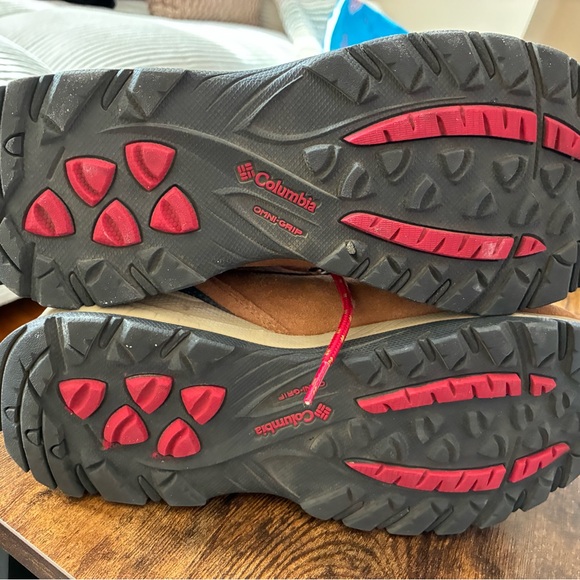 Columbia women’s hiking boots wore once - size 10 - Picture 4 of 5